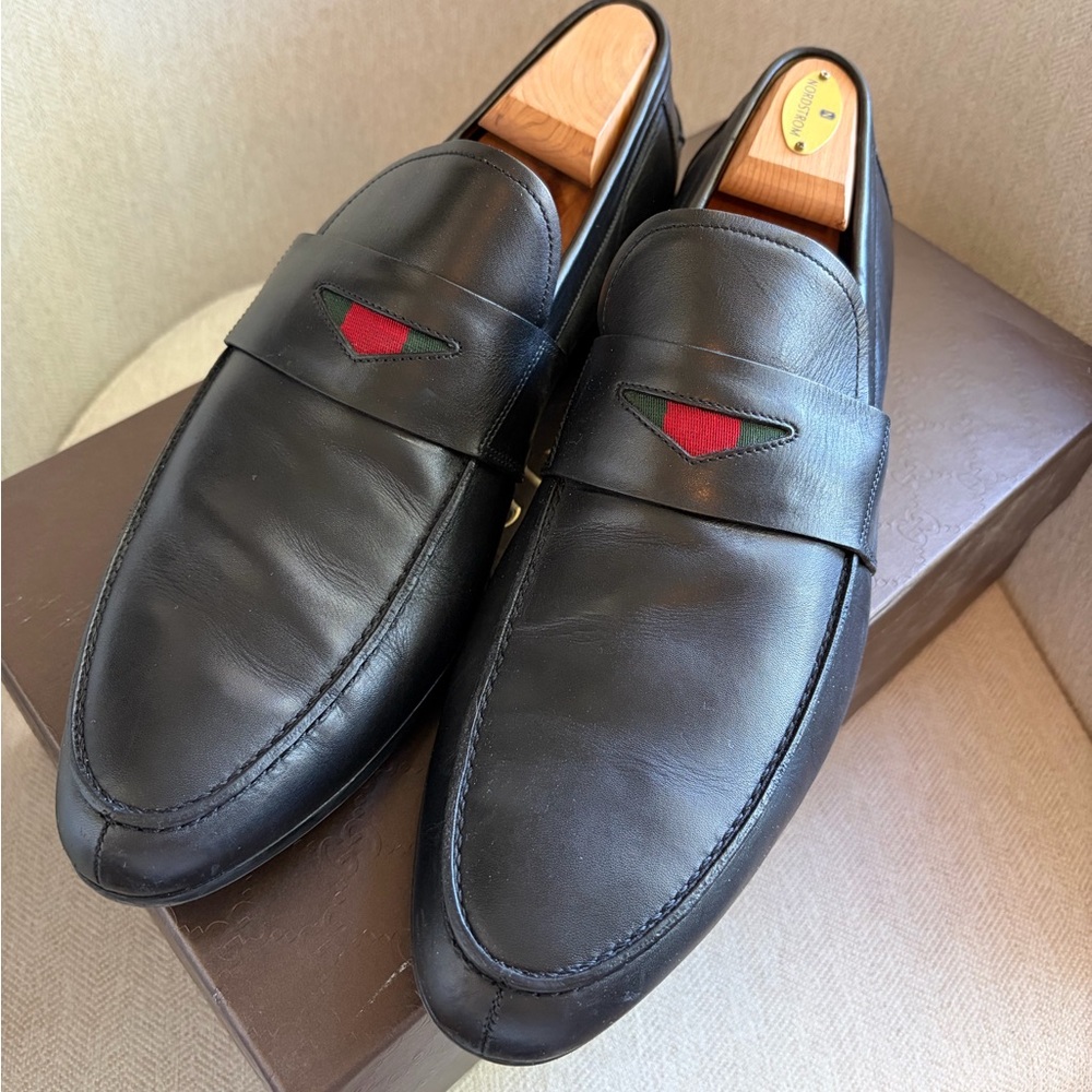 Gucci Signature 268370 Mens US 10.5 Black Leather Almond Toe Penny Loafers Shoes